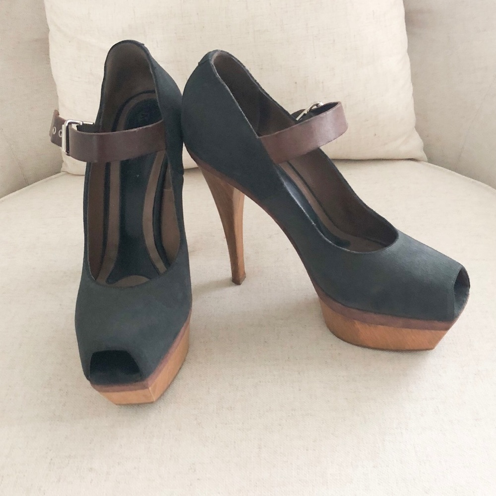 Grey suede Marni platform peep-toe pumps